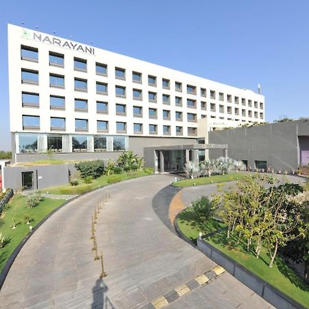 Hotel Narayani Heights, Ahmadabad Zewnętrze zdjęcie