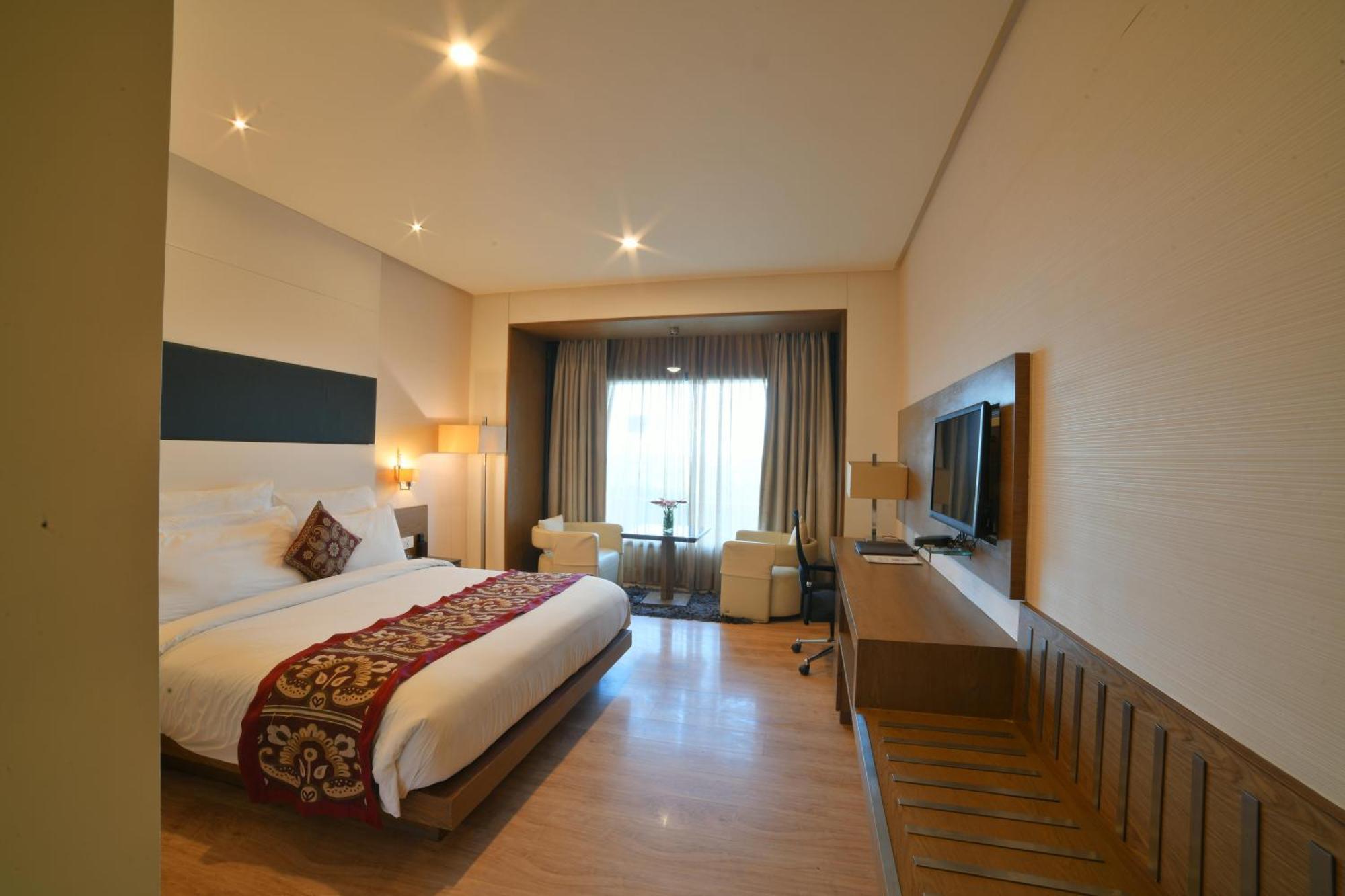 Hotel Narayani Heights, Ahmadabad Zewnętrze zdjęcie