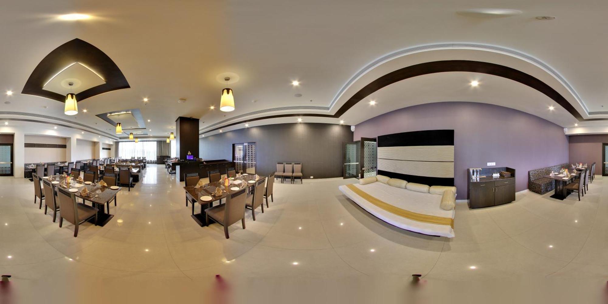 Hotel Narayani Heights, Ahmadabad Zewnętrze zdjęcie