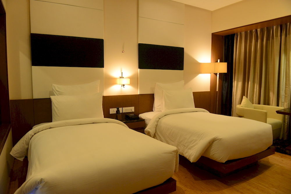 Hotel Narayani Heights, Ahmadabad Zewnętrze zdjęcie