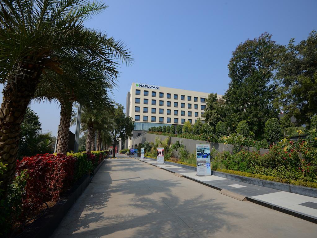 Hotel Narayani Heights, Ahmadabad Zewnętrze zdjęcie
